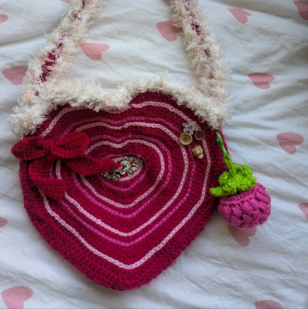 Stylish Heart Knit Shoulder Bag in Red and Pink